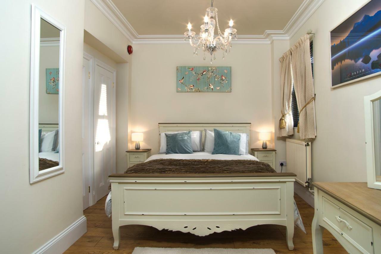 The Lodge At Heathfield 레드베리 외부 사진